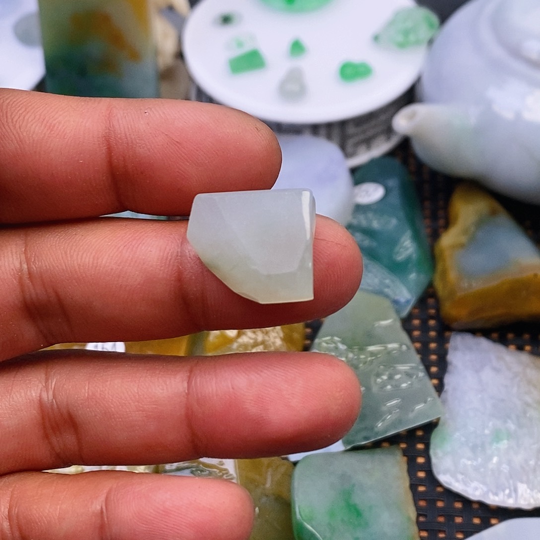 翡翠颈饰未镶嵌翡翠翡翠