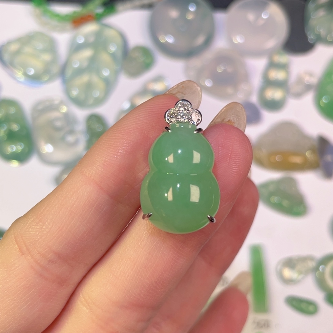 热***呆翡翠18K金镶嵌颈饰裸石