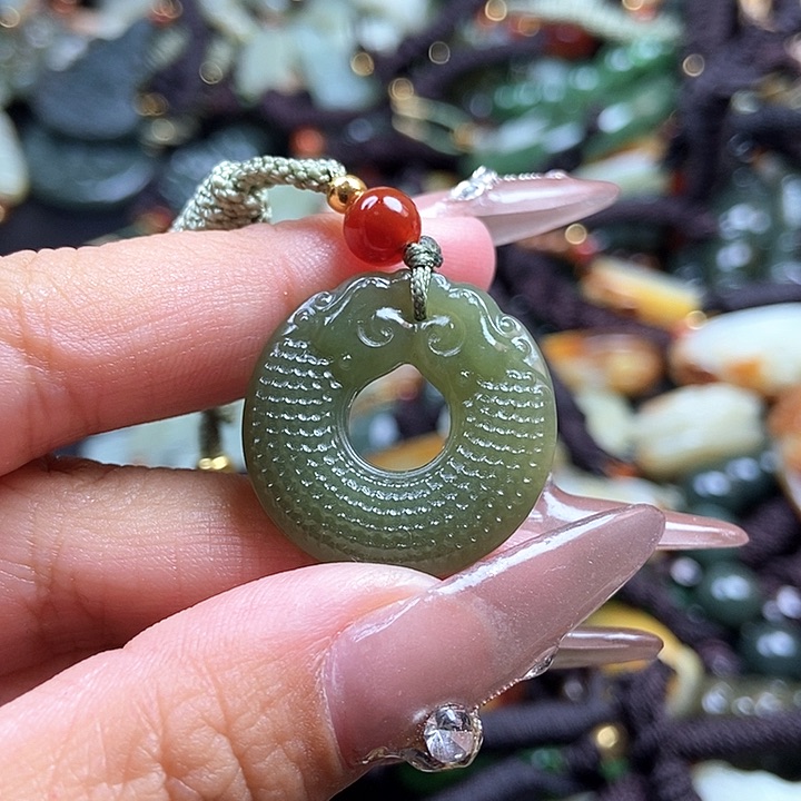 和田玉颈饰未镶嵌