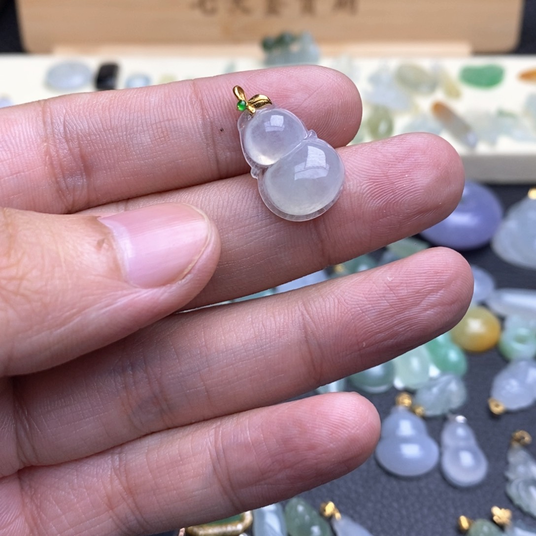 翡翠18K金镶嵌吊坠(不含链)M****o葫芦