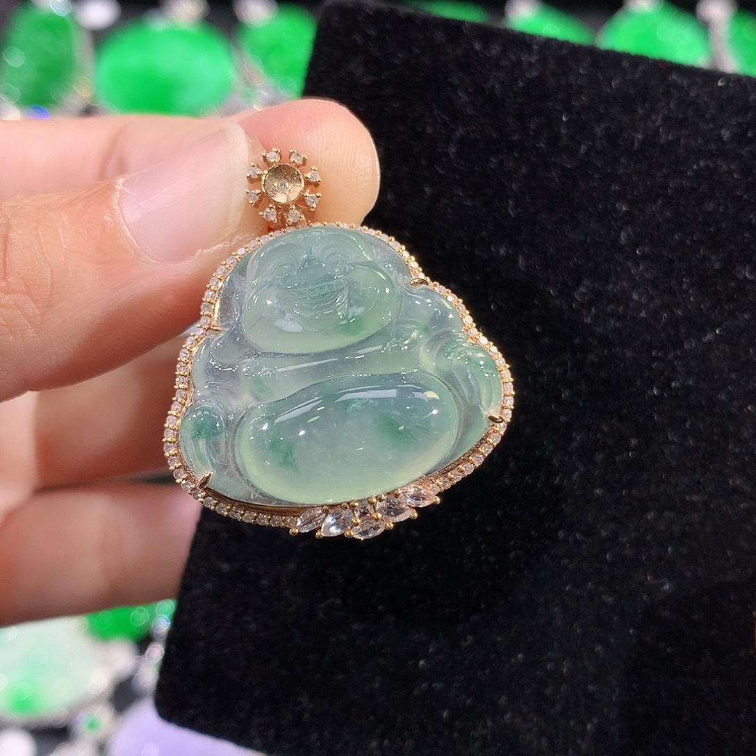 翡翠18K金镶嵌颈饰