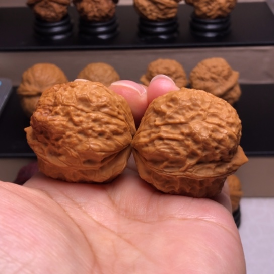 文玩核桃把件刺甲苍龙24