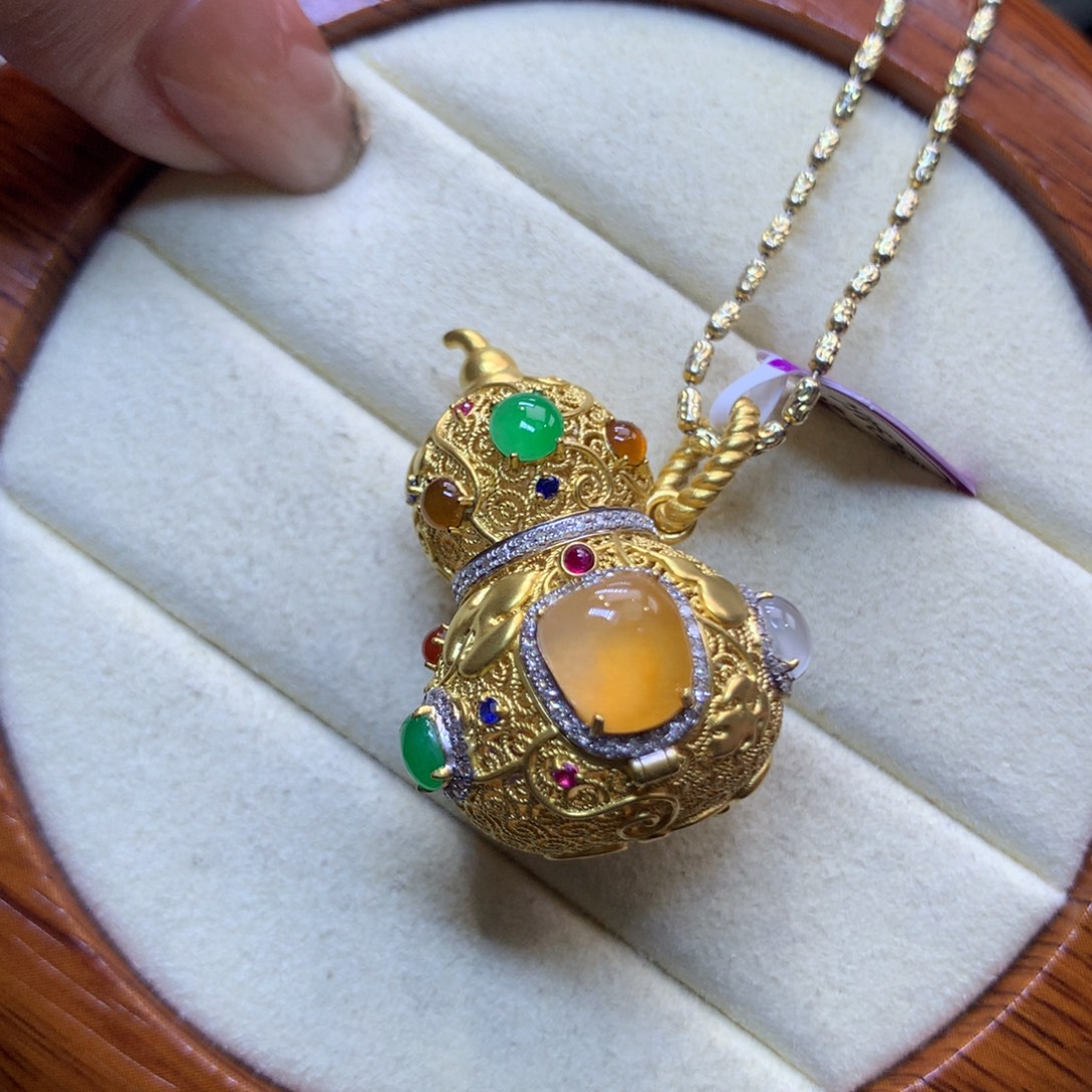 翡翠18K金镶嵌颈饰