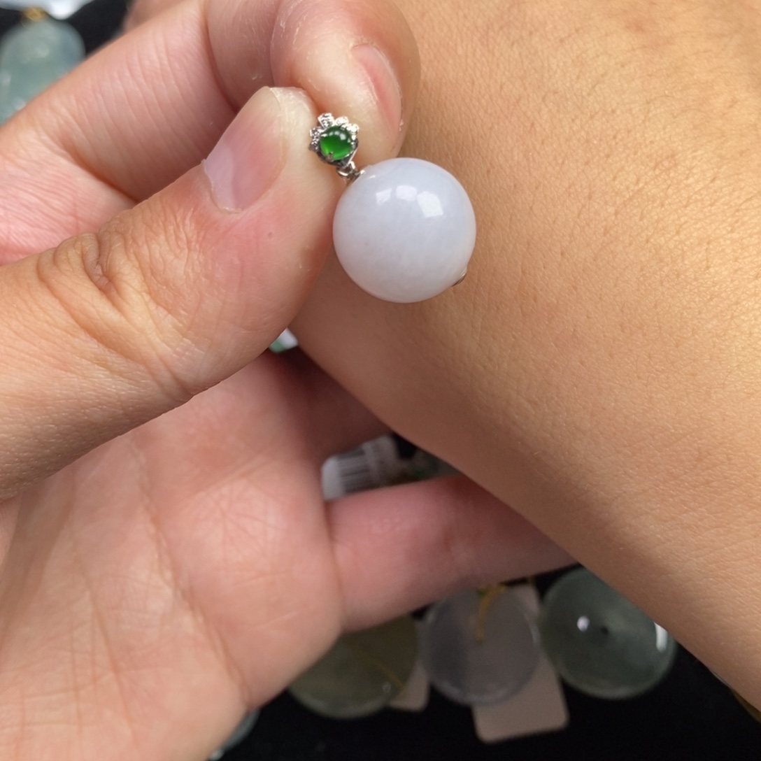 翡翠18K金镶嵌颈饰圆珠