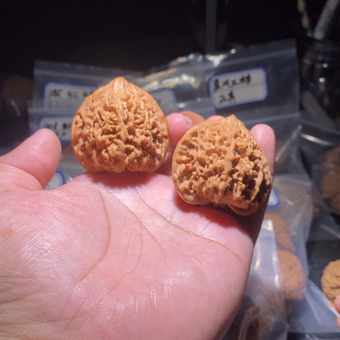 随***子文玩核桃吊坠43全品满天星