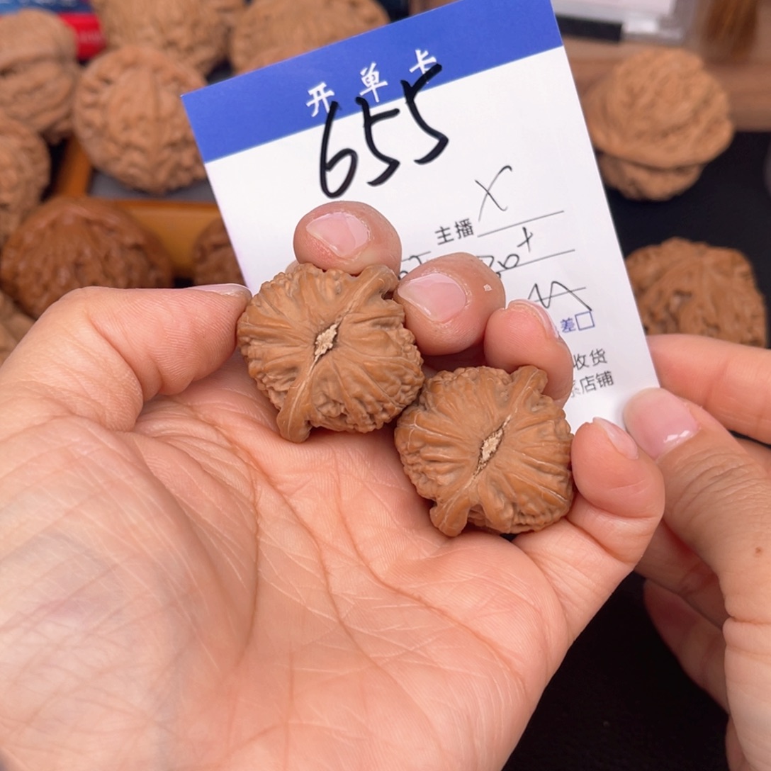 文玩核桃吊坠亥*来白狮子30。  655