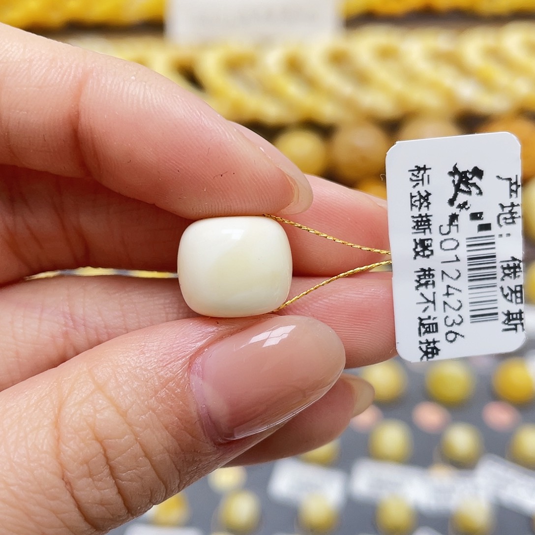 琥珀裸石未镶嵌蜜蜡老型12.6*10.9mm皮色