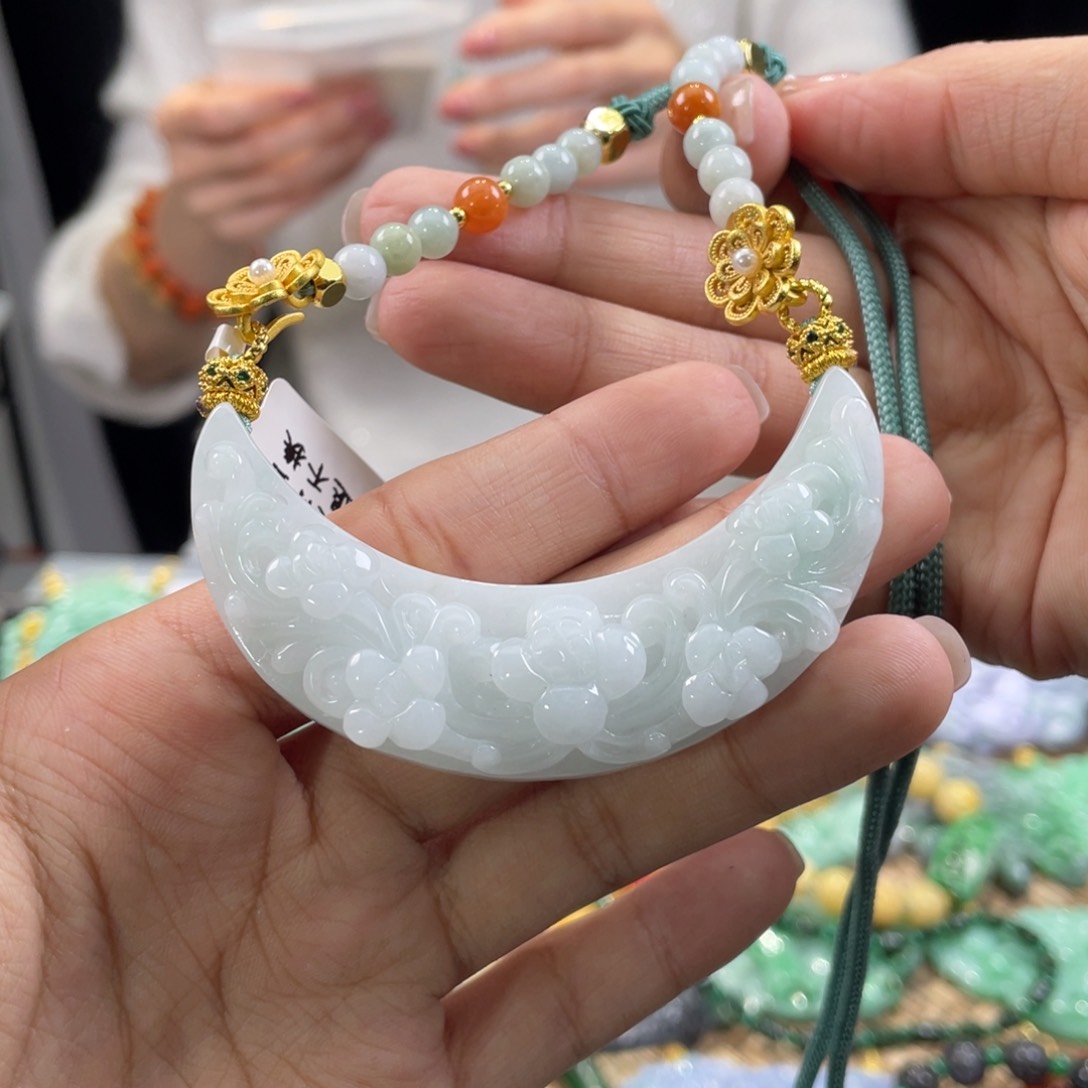 翡翠颈饰未镶嵌代编织