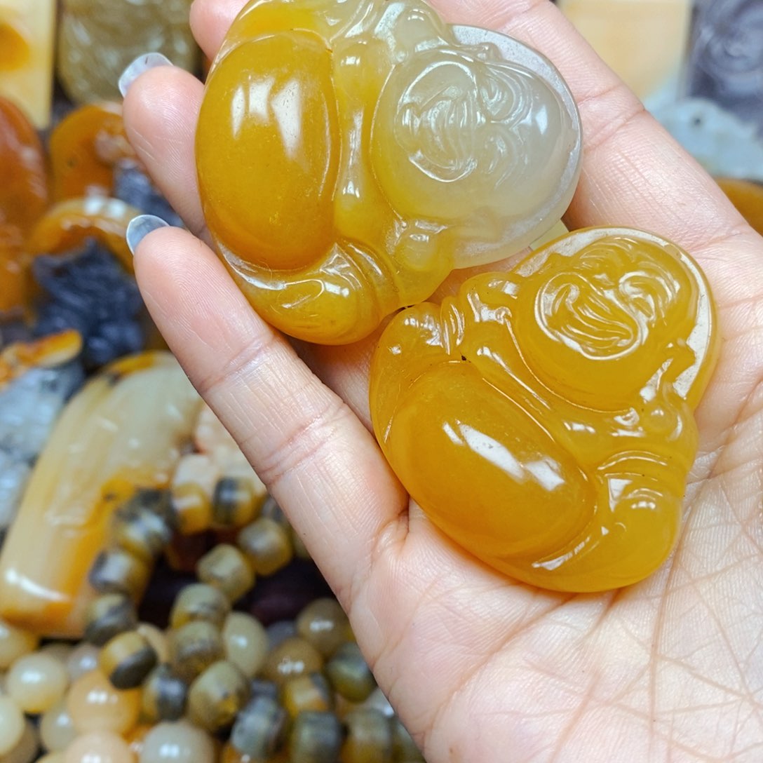 石英质玉（黄龙玉）未镶嵌颈饰