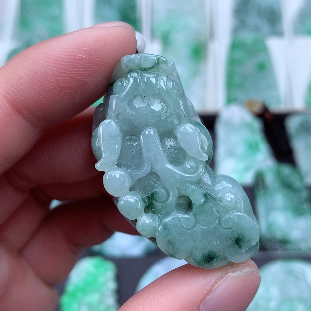 翡翠颈饰未镶嵌翡翠吊坠