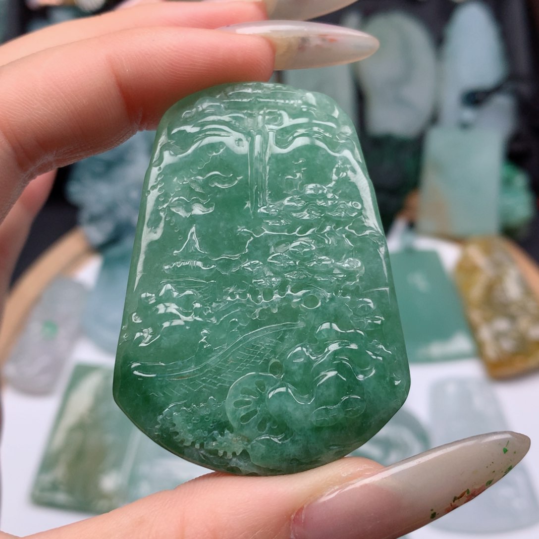 【闪购商品】翡翠颈饰未镶嵌山水