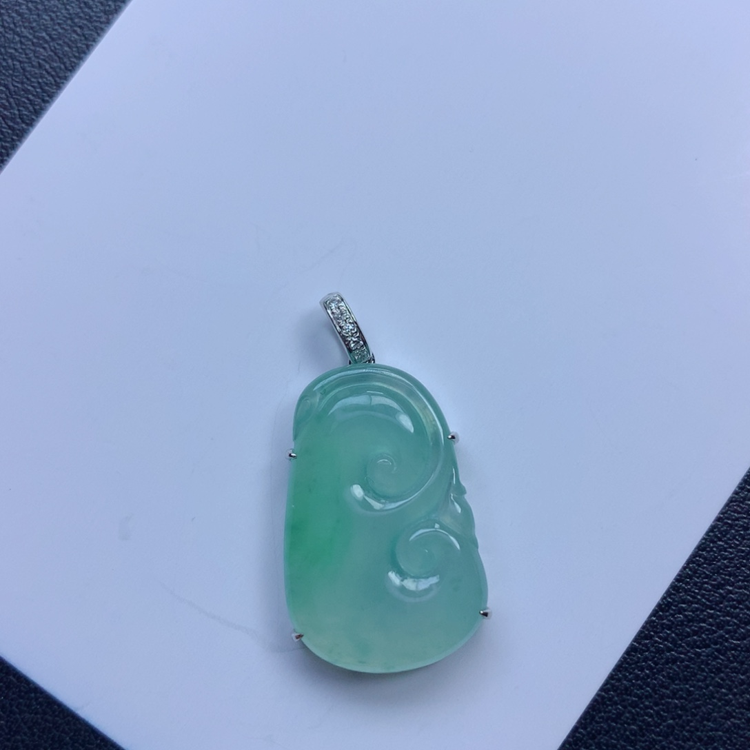 翡翠颈饰未镶嵌如意