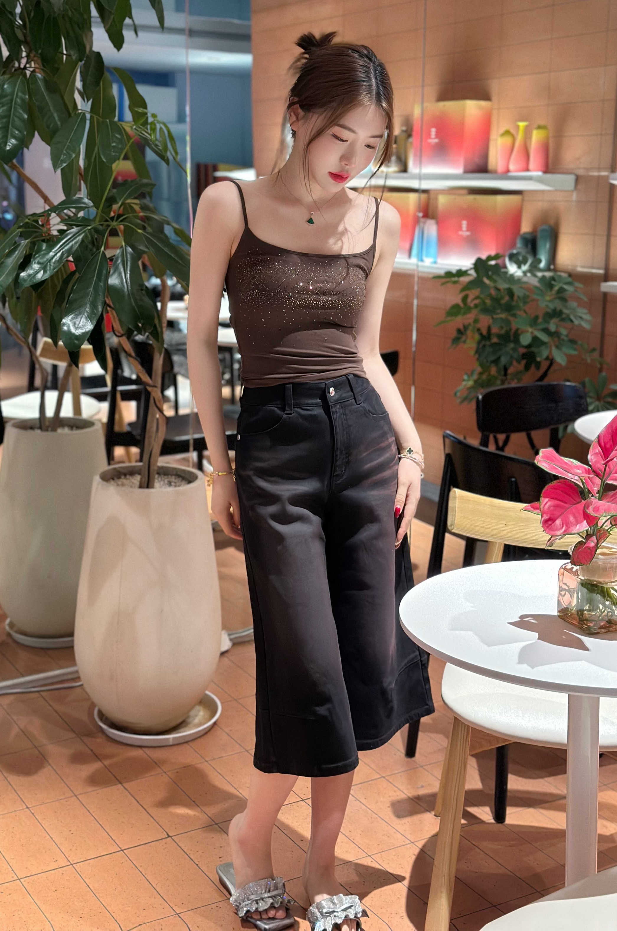 UTUH 黑红喷色植绒氛围感七分裤 TUWWS1DO10