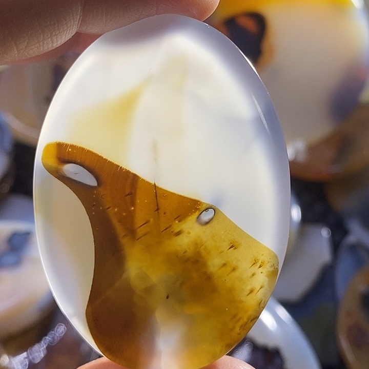 未镶嵌颈饰玛瑙/玉髓华*