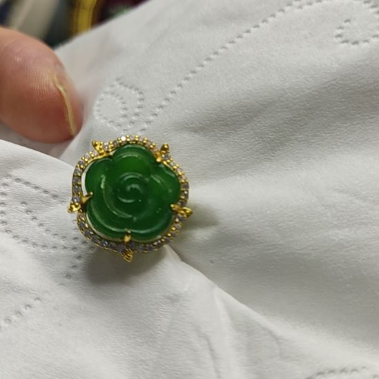 吉***妹和田玉未镶嵌耳饰耳钉