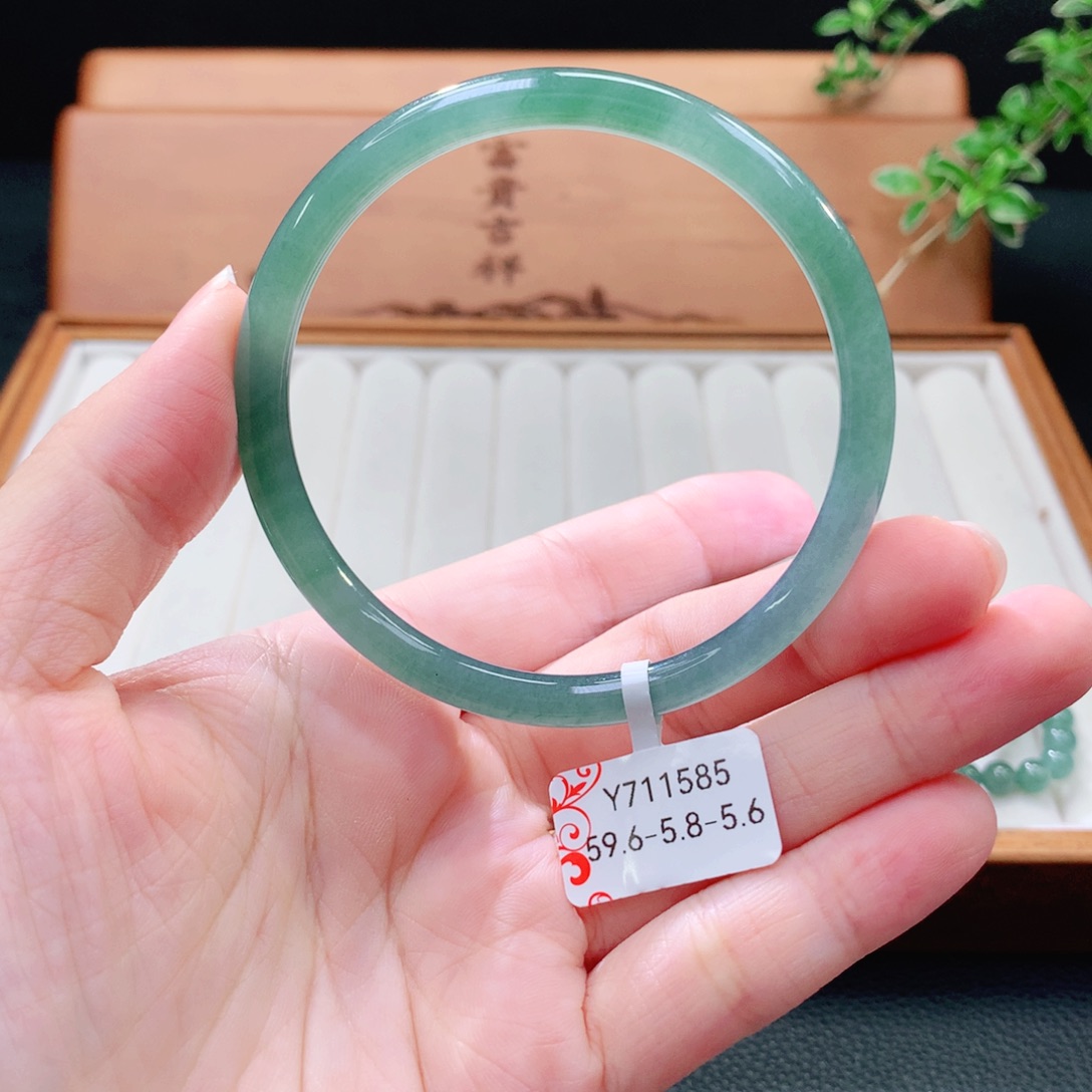 翡翠手镯（圆镯）未镶嵌