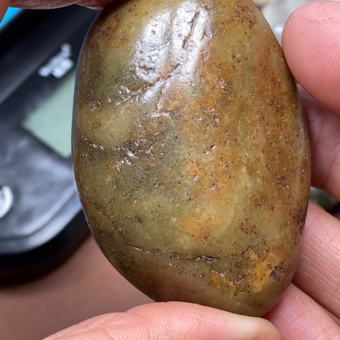 和田玉挂件足铂镶嵌