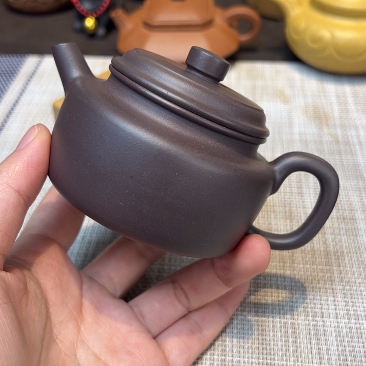 玖***墟茶壶紫砂德钟，容量120毫升，紫泥