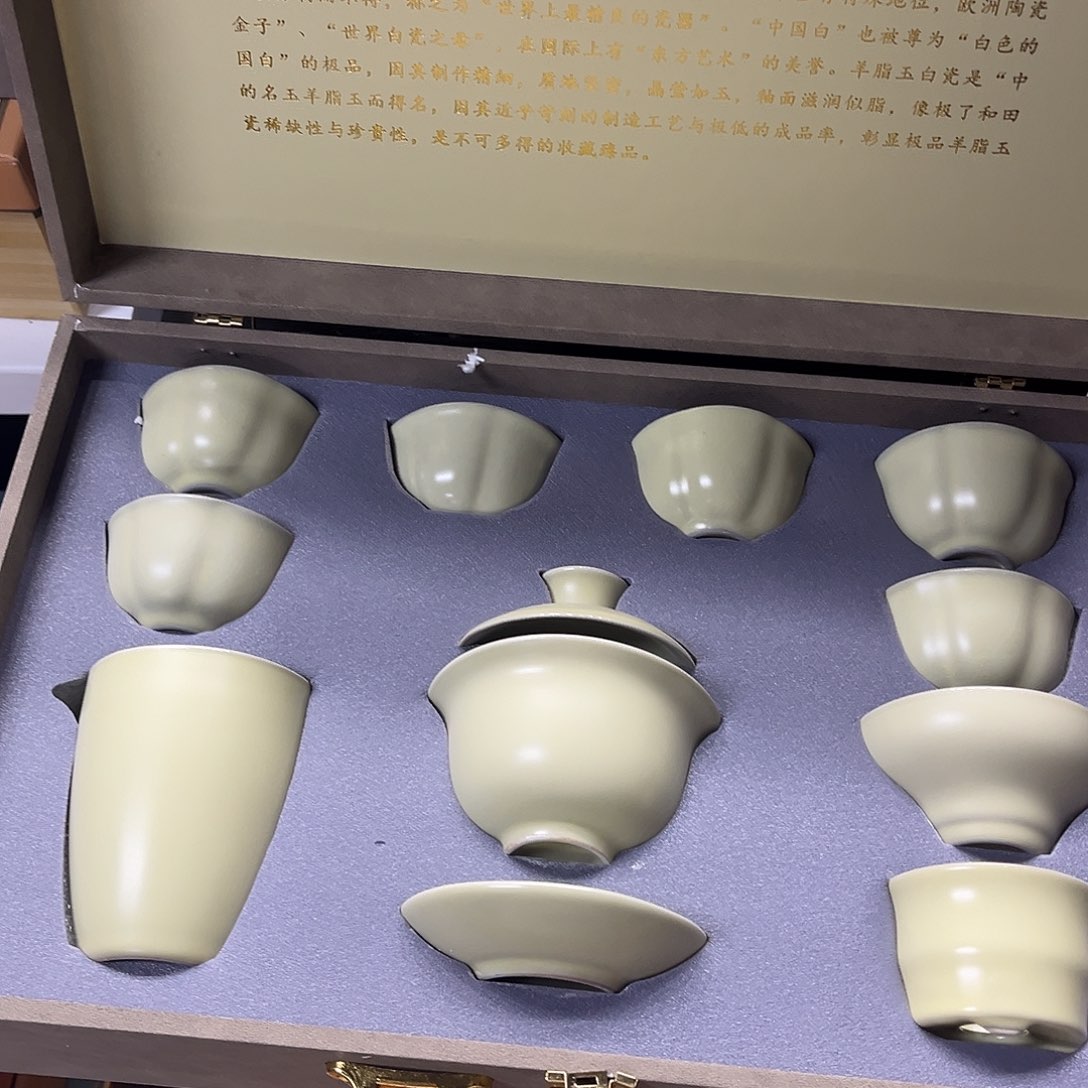 孤品茶具套装等。           
