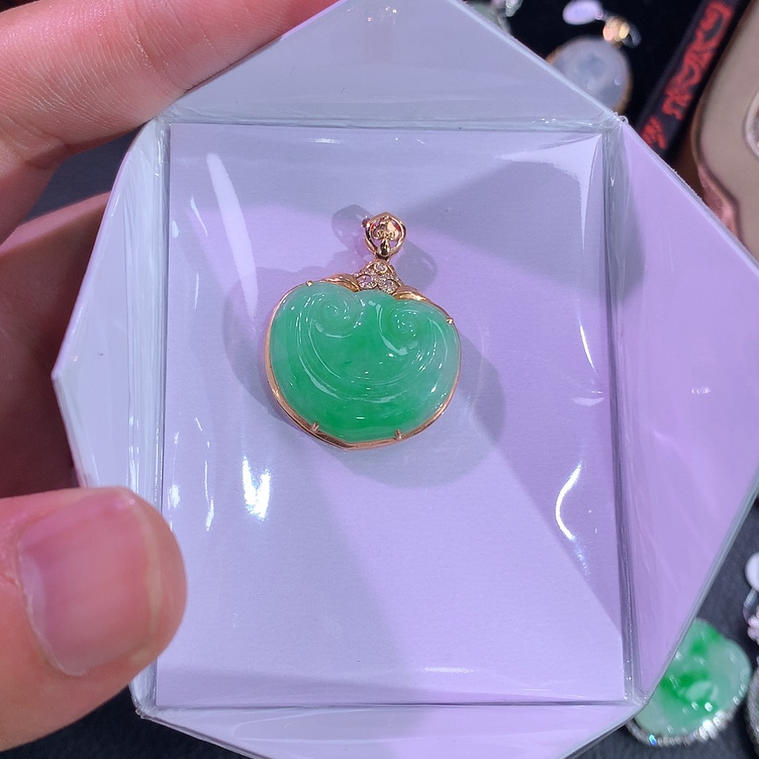 翡翠吊坠(赠链)18K金镶嵌