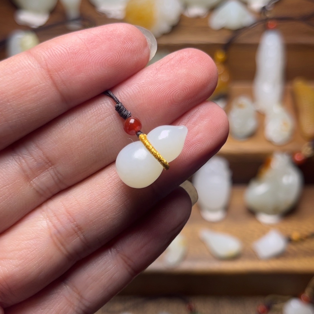 和田玉未镶嵌吊坠(不含链)