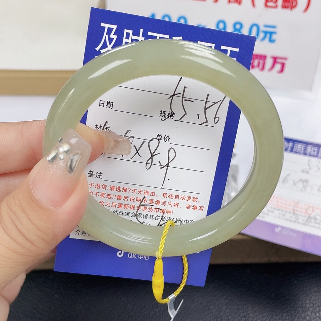 和田玉未镶嵌手镯