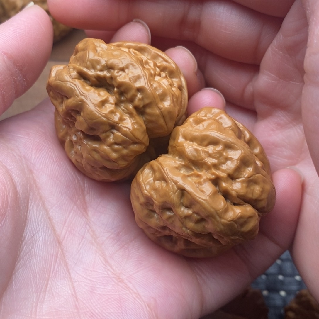 文玩核桃把件郭*歌边40左右