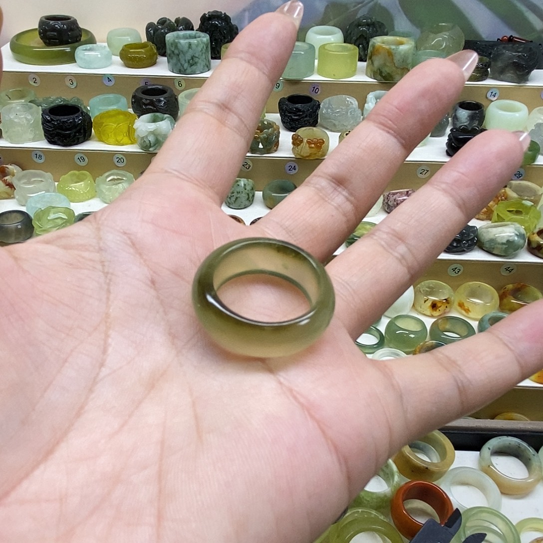 吾***辈岫玉未镶嵌天然玉石戒指岫玉