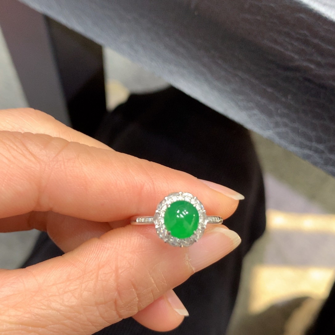 翡翠18K金镶嵌戒指