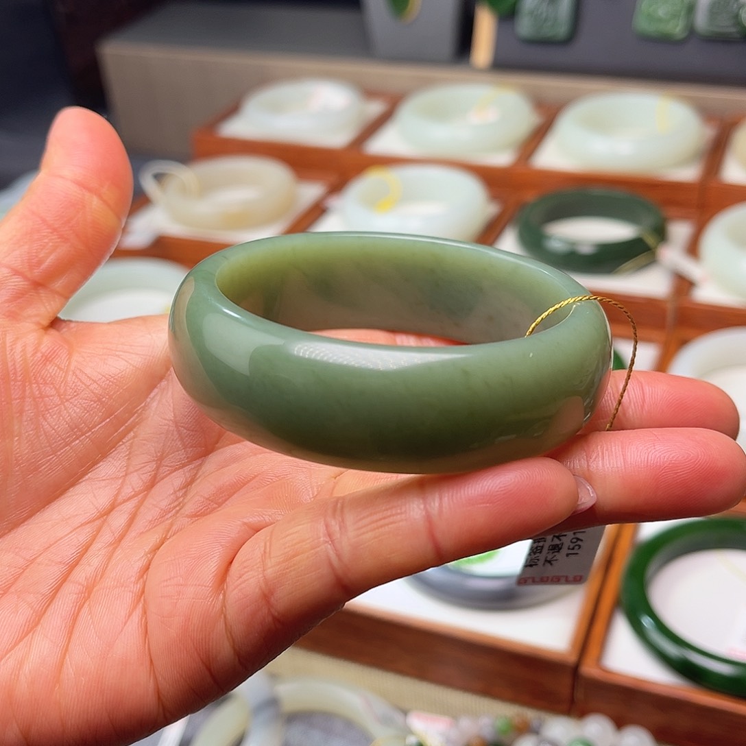 和田玉未镶嵌手镯58