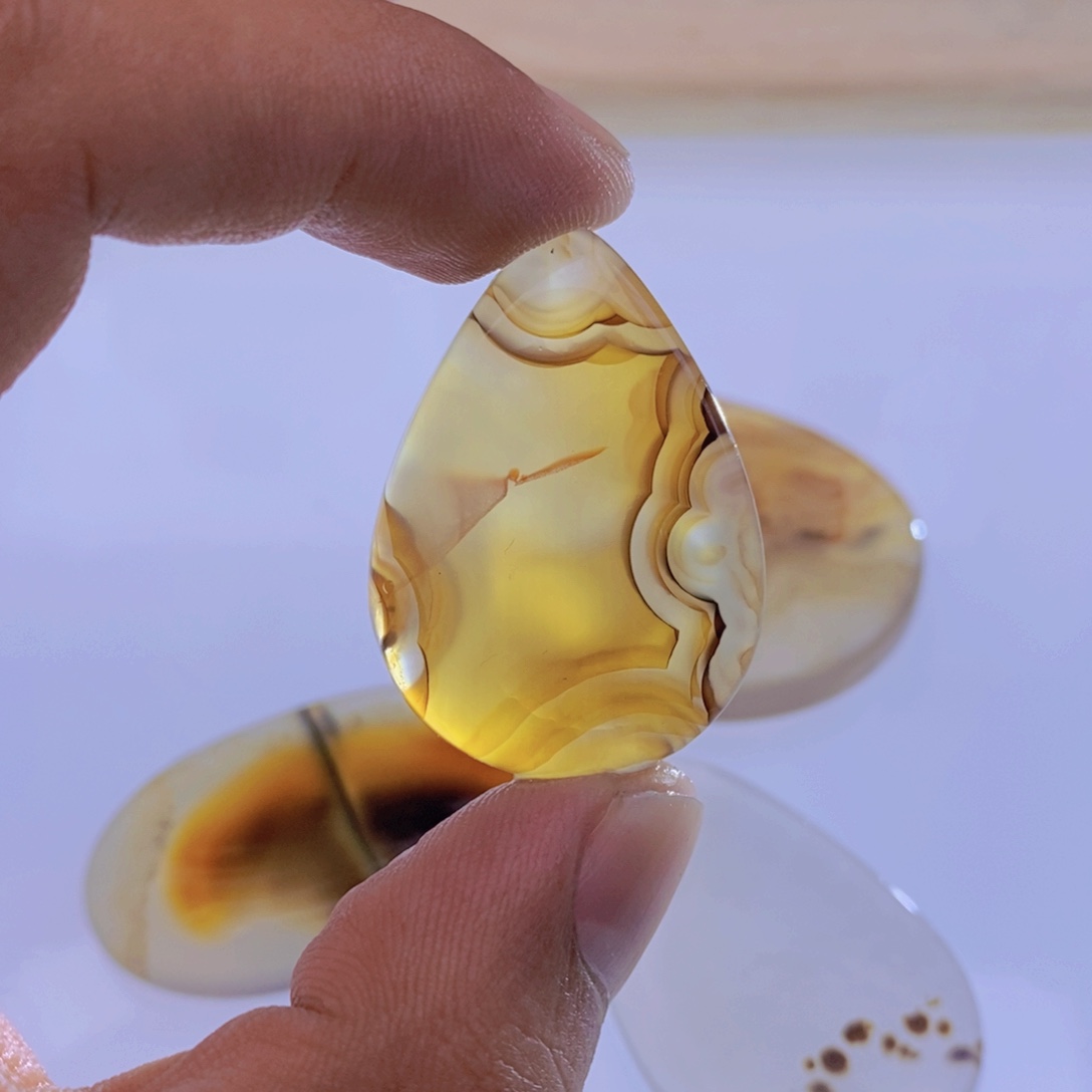 玛瑙/玉髓颈饰未镶嵌丫**?