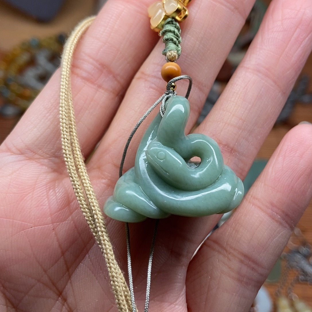 蛇纹石玉摆件未镶嵌