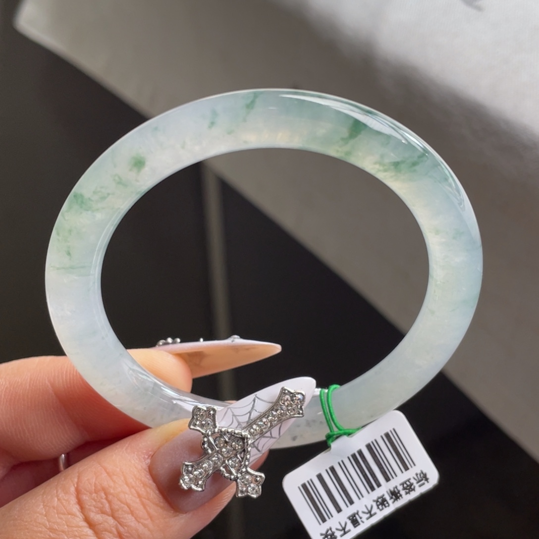 翡翠未镶嵌手镯【小万捡漏】冰飘绿花起光美人条