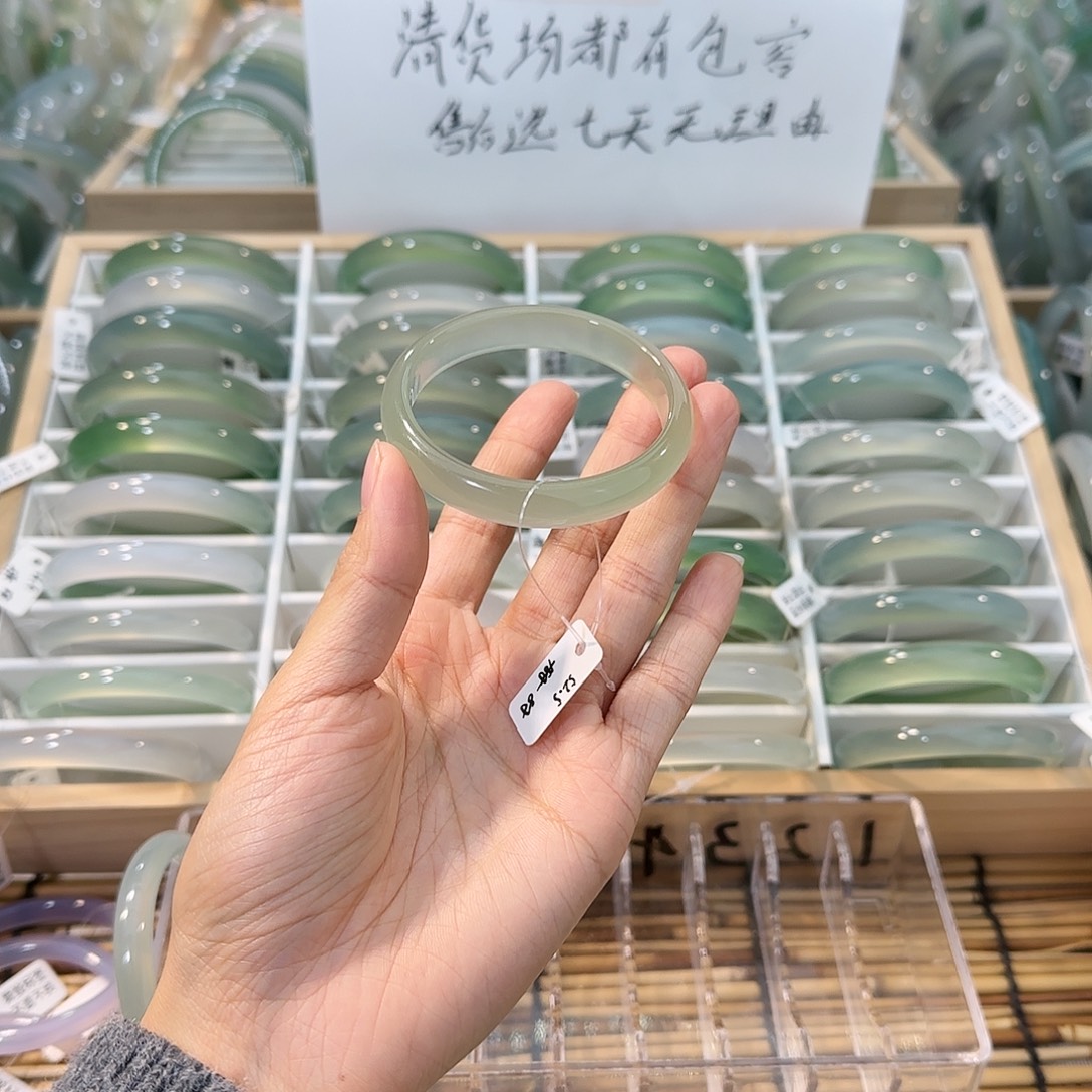 玛瑙/玉髓未镶嵌手镯圈口52.5