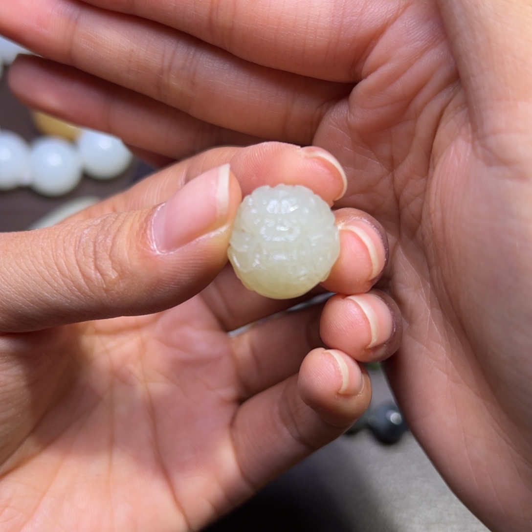 和田玉未镶嵌车挂