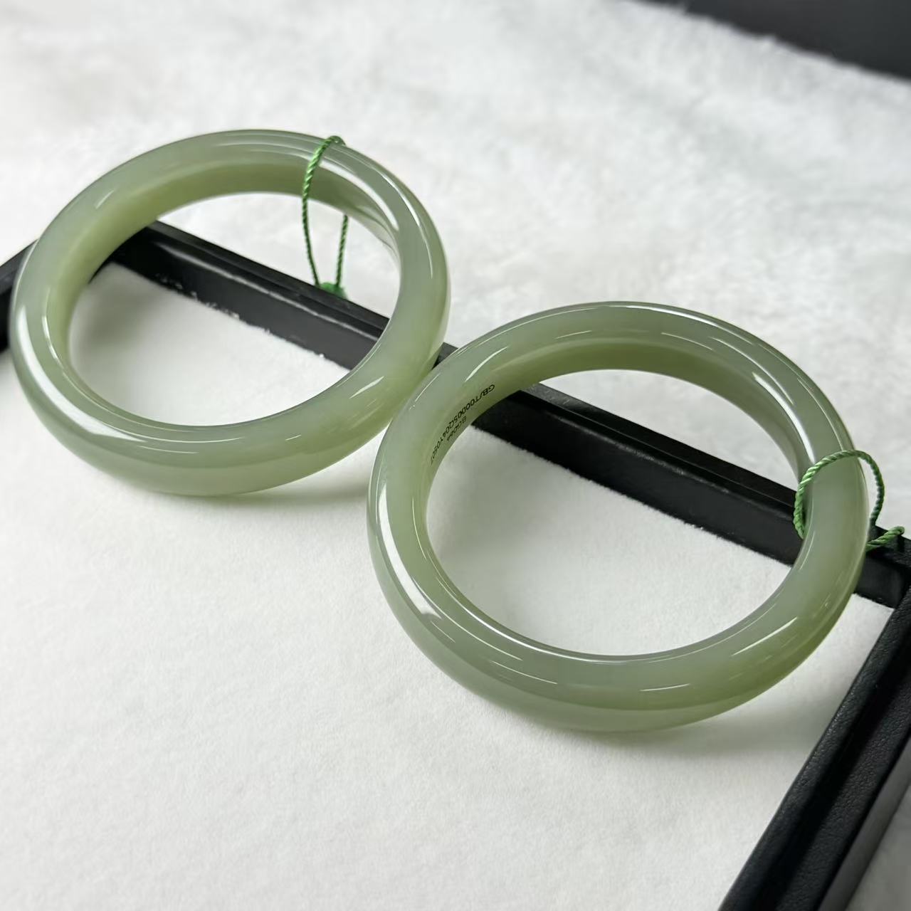 【睿泽赏宝】和田玉湖水绿手镯（51-58#）多样性发一/有瑕 KL0160014