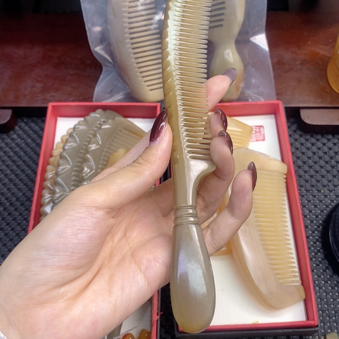 纯手工制作纯牛角梳子