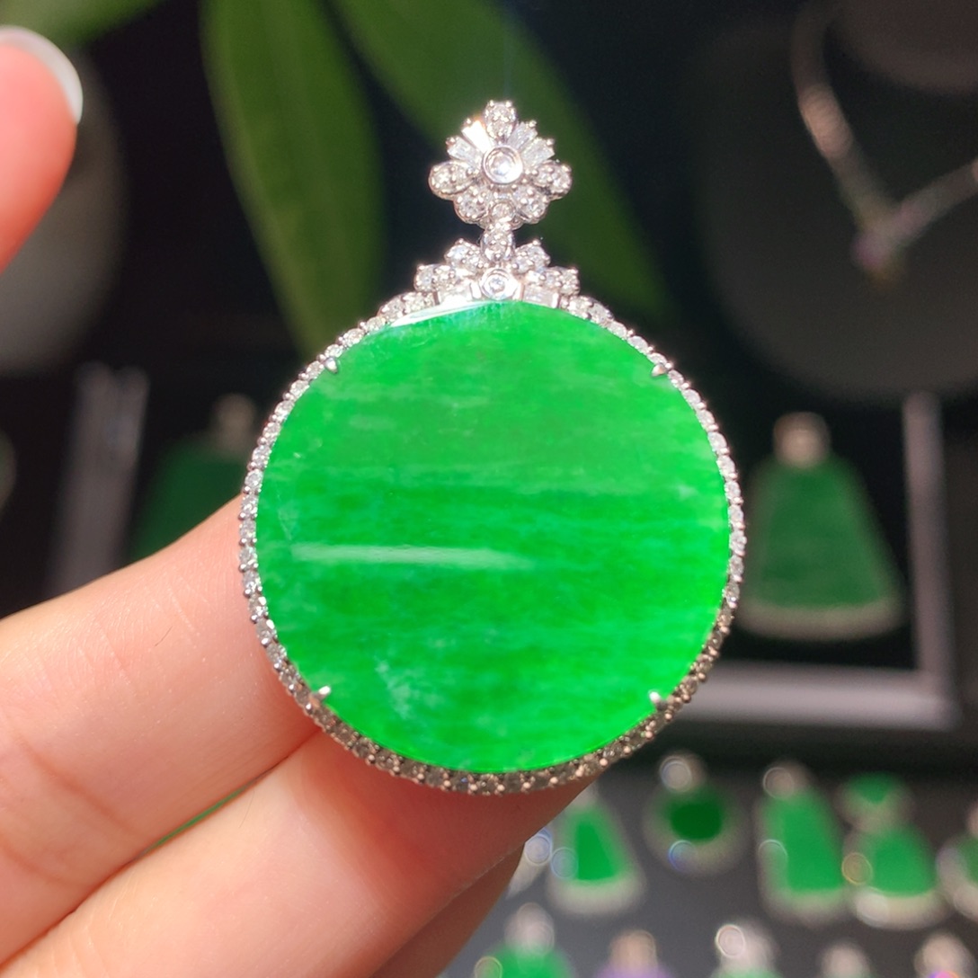 翡翠颈饰18K金镶嵌翡翠