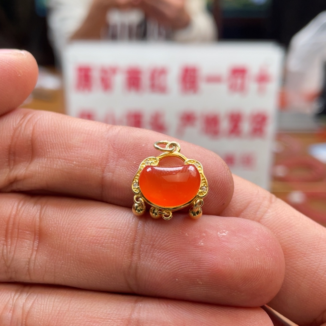 南红玛瑙吊坠银S925镶嵌河湾冰红平安锁