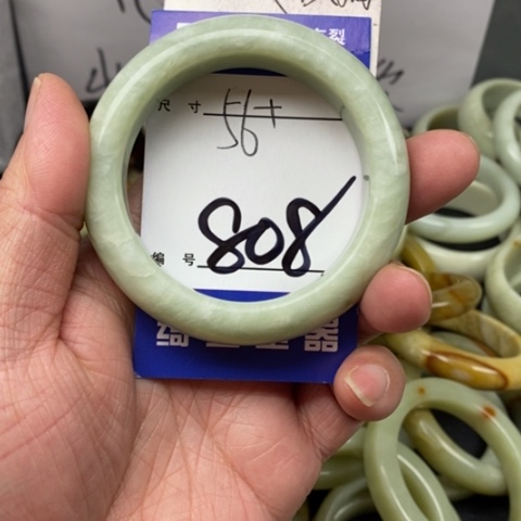 蛇纹石玉手镯未镶嵌