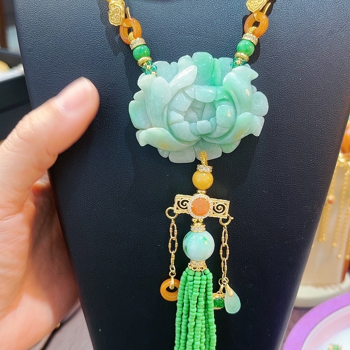 翡翠颈饰未镶嵌吊坠