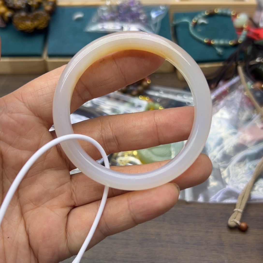 玛瑙/玉髓未镶嵌手镯54.3圈围105