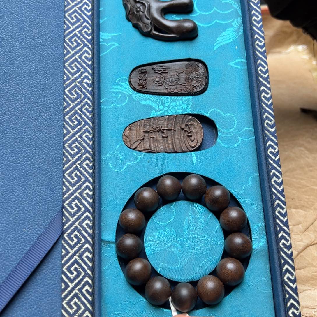 大叶紫檀（黑酸枝木类）