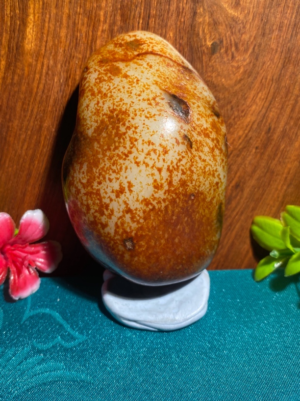 真皮无修，新疆和田玉，形状完整，肉质细腻，红皮白肉肉超细，156克