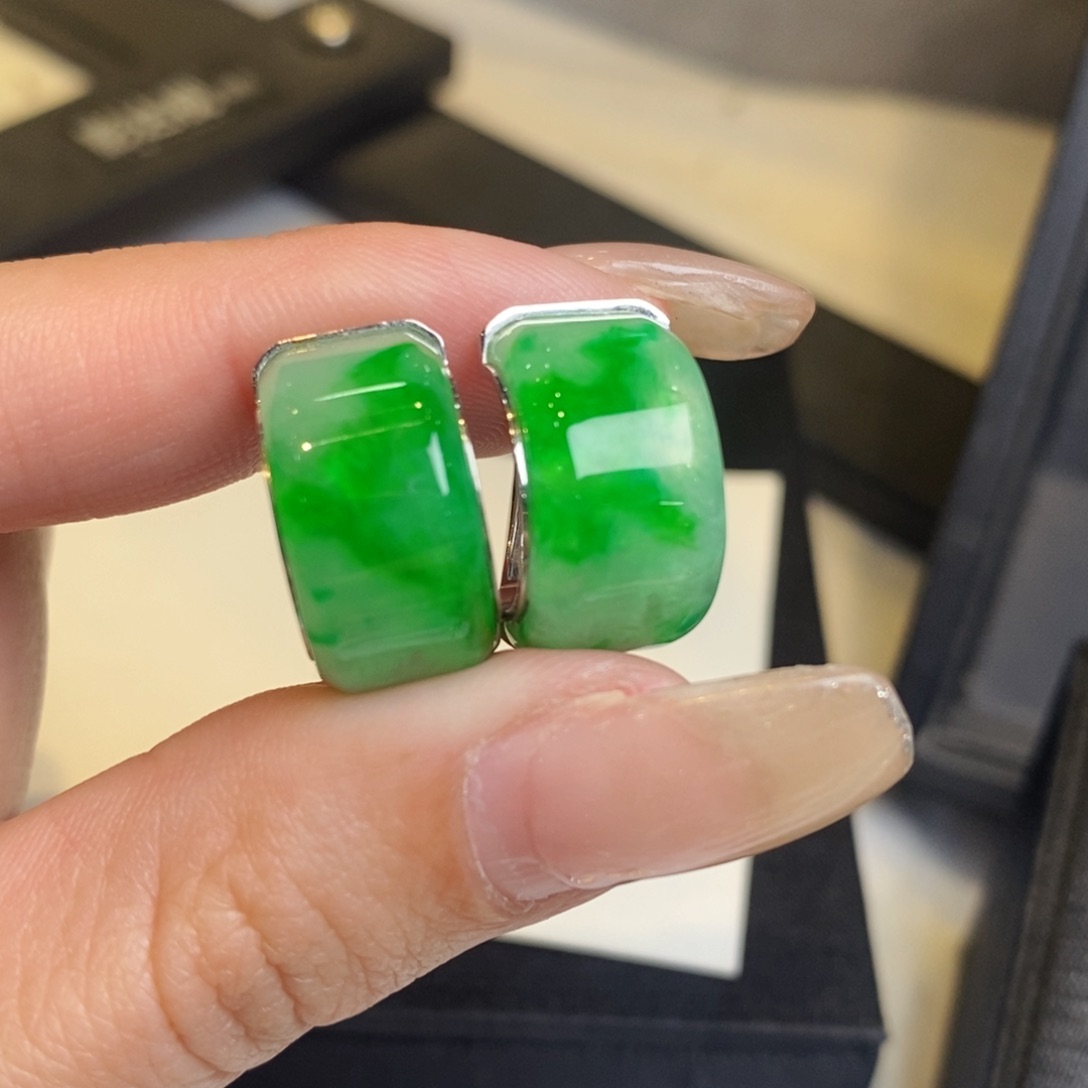 翡翠耳饰18K金镶嵌圈圈