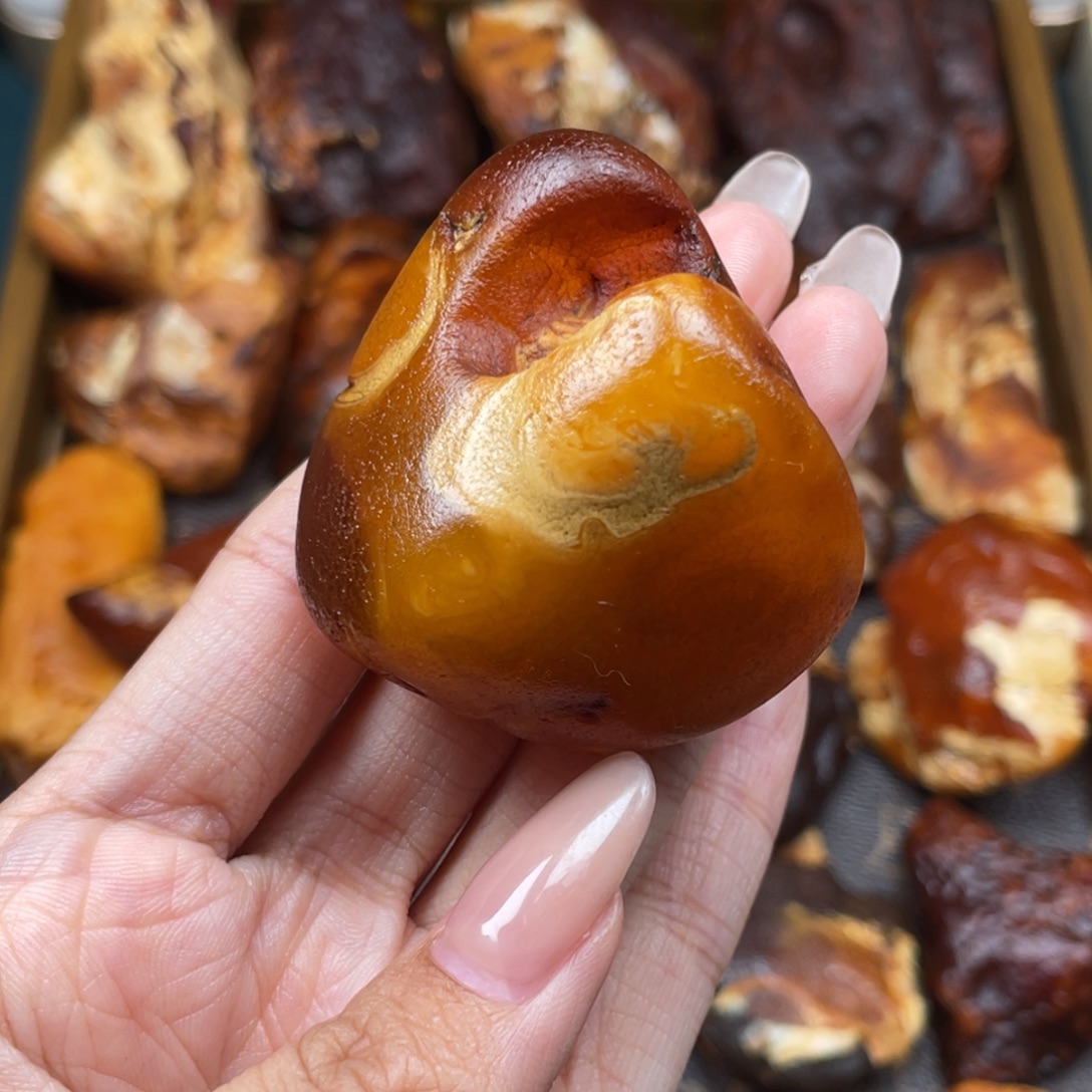 琥珀未镶嵌珠宝奇石