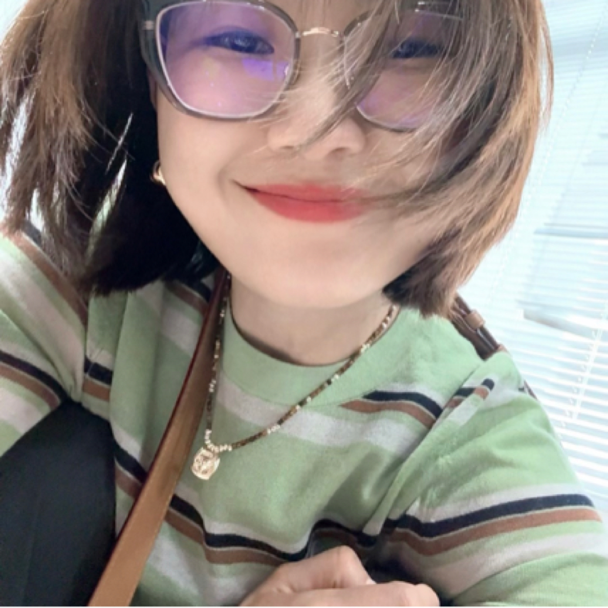 明媚 80支精纺条纹撞色羊绒衫