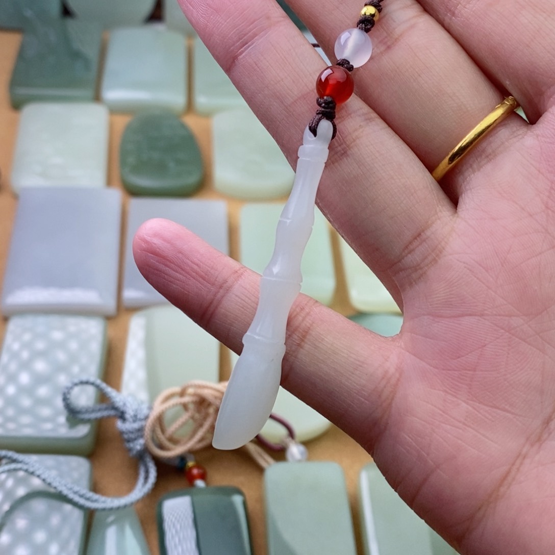 和田玉颈饰未镶嵌