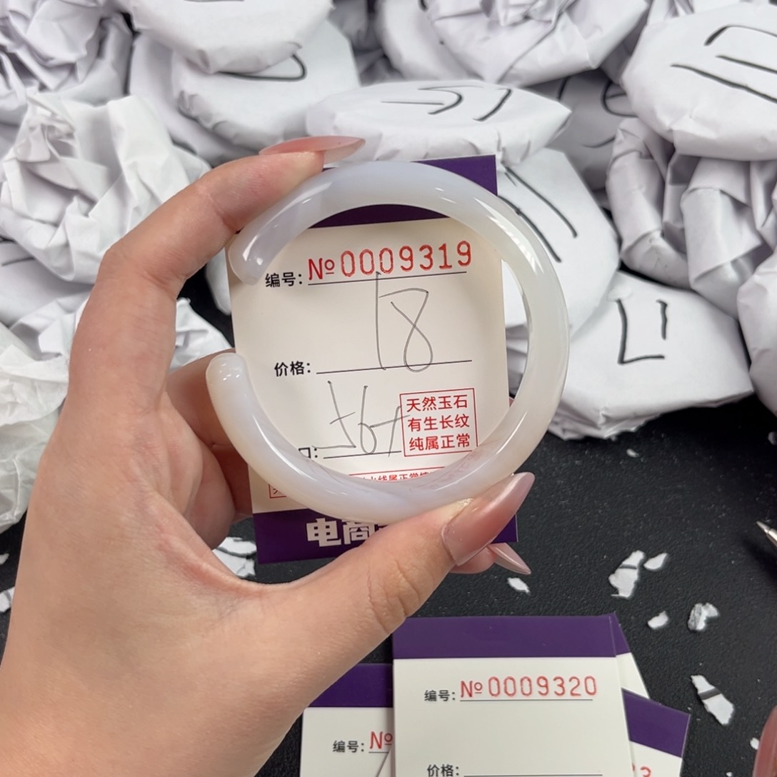 玛瑙/玉髓手镯未镶嵌9319