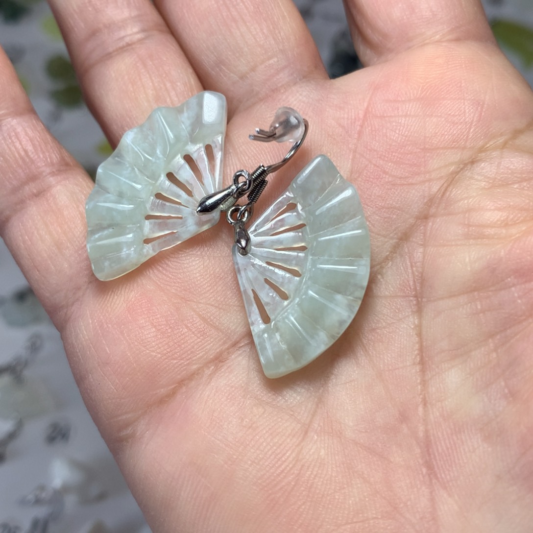 蛇纹石玉耳环未镶嵌